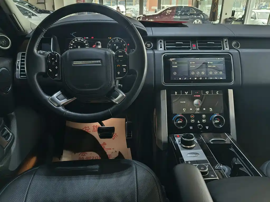 Land Rover Range Rover 2022 3.0 L6 400PS Vogue Long Wheelbase Classic Edition 2022 - thumbnail 17