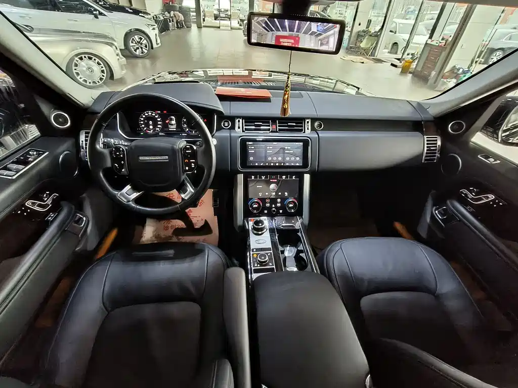 Land Rover Range Rover 2022 3.0 L6 400PS Vogue Long Wheelbase Classic Edition 2022 - thumbnail 18