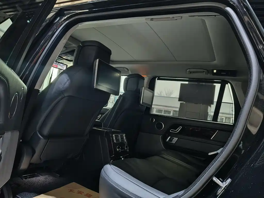 Land Rover Range Rover 2022 3.0 L6 400PS Vogue Long Wheelbase Classic Edition 2022 - thumbnail 20