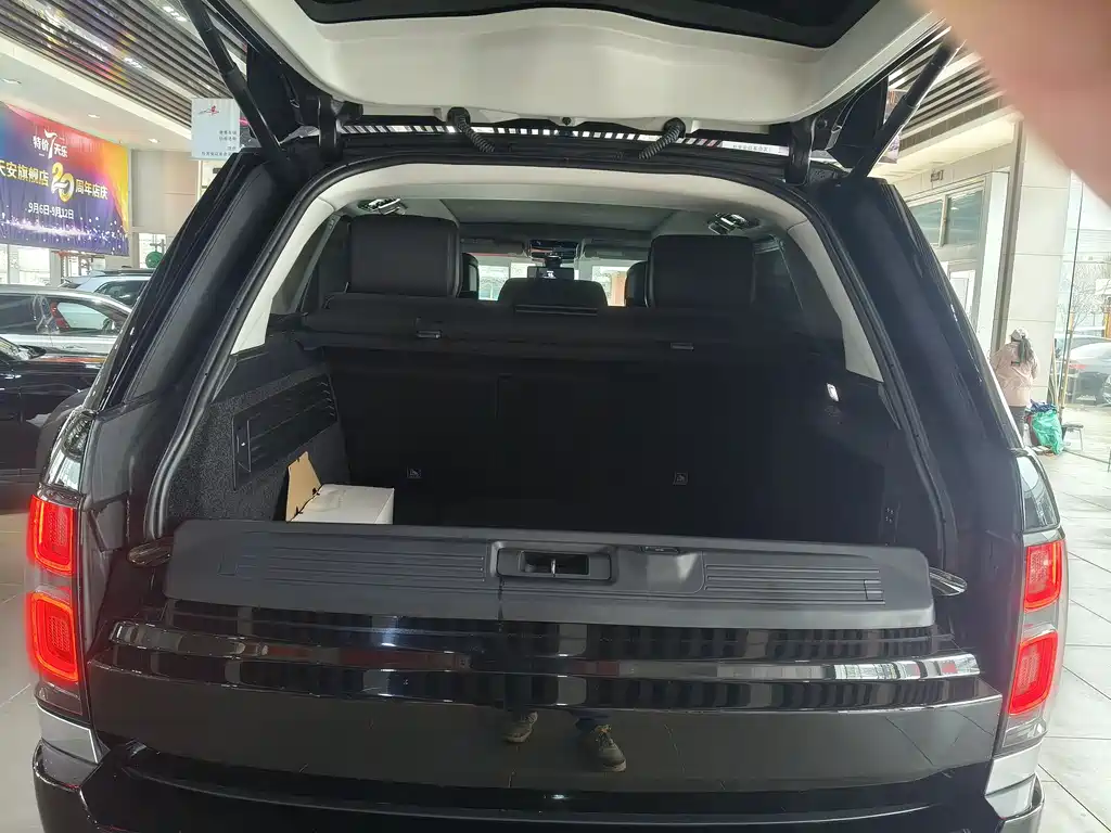 Land Rover Range Rover 2022 3.0 L6 400PS Vogue Long Wheelbase Classic Edition 2022 - thumbnail 21