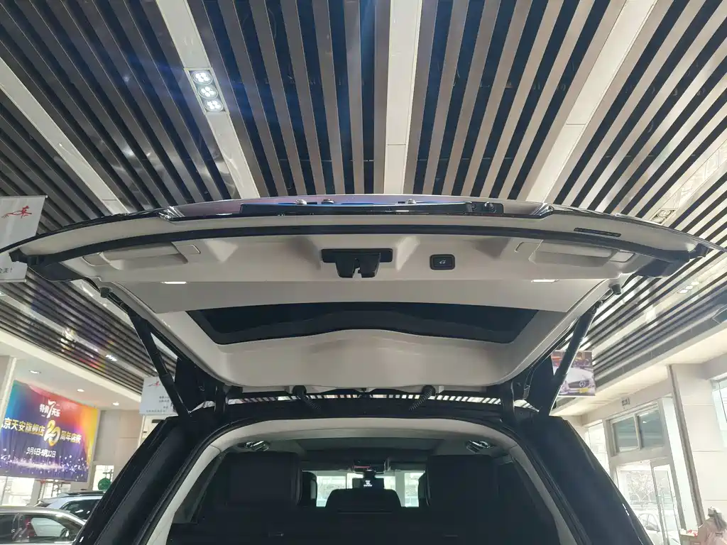 Land Rover Range Rover 2022 3.0 L6 400PS Vogue Long Wheelbase Classic Edition 2022 - thumbnail 22