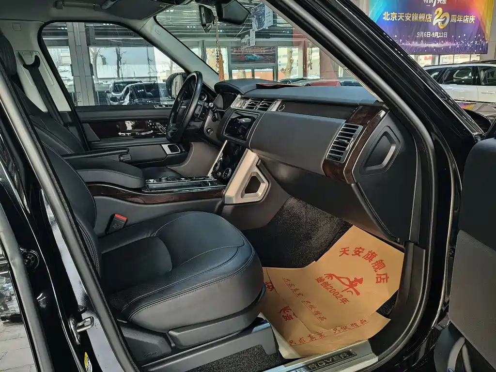 Land Rover Range Rover 2022 3.0 L6 400PS Vogue Long Wheelbase Classic Edition 2022 - thumbnail 23