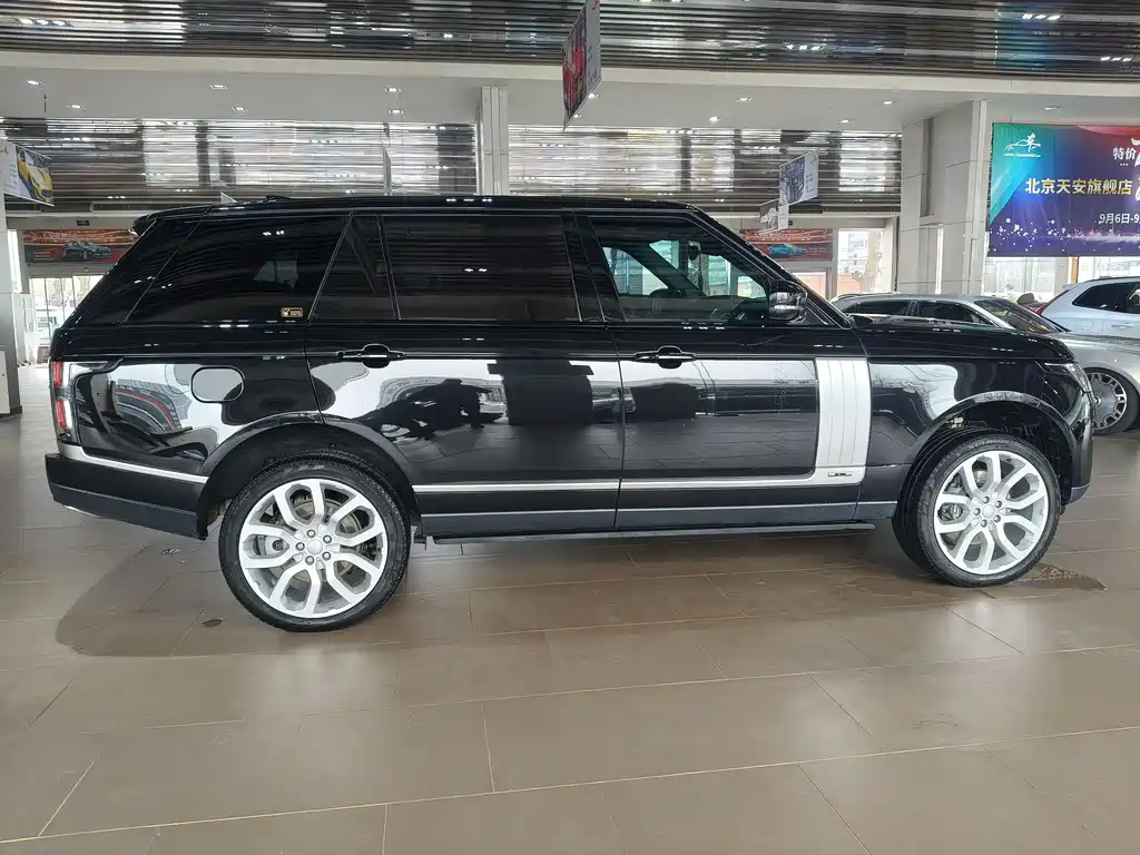Land Rover Range Rover 2022 3.0 L6 400PS Vogue Long Wheelbase Classic Edition 2022 - thumbnail 27