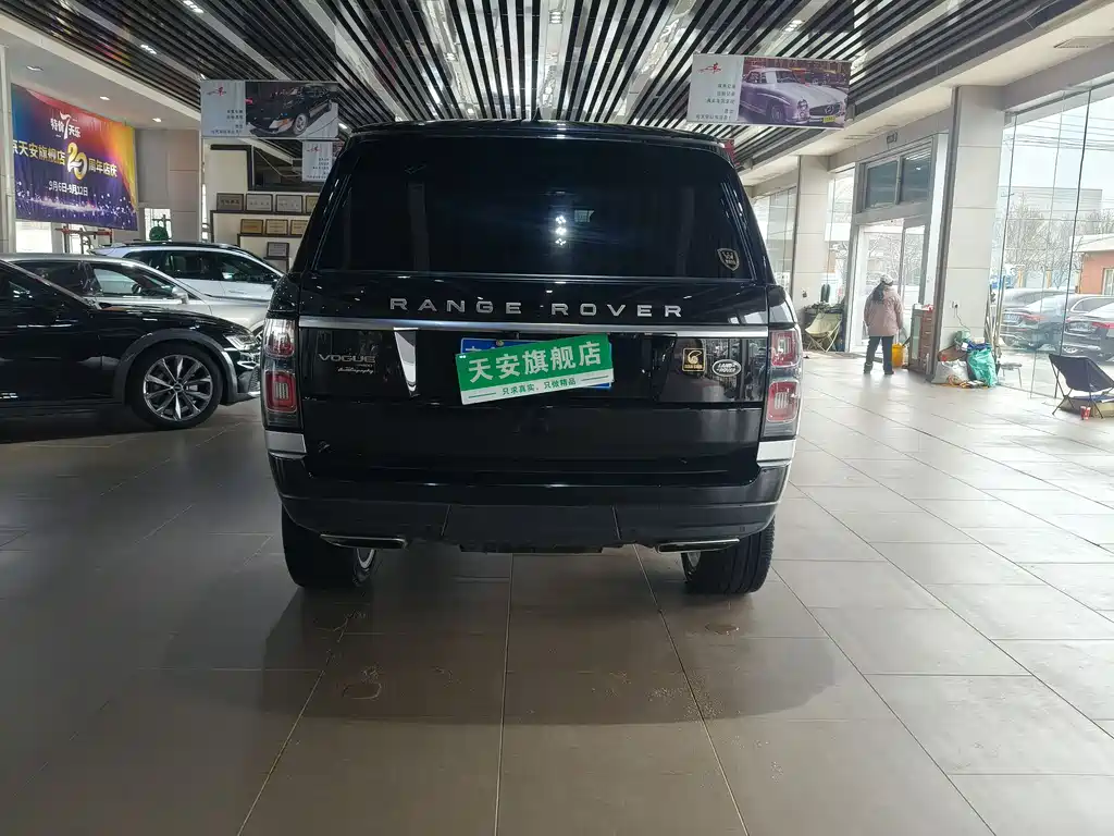 Land Rover Range Rover 2022 3.0 L6 400PS Vogue Long Wheelbase Classic Edition 2022 - thumbnail 29