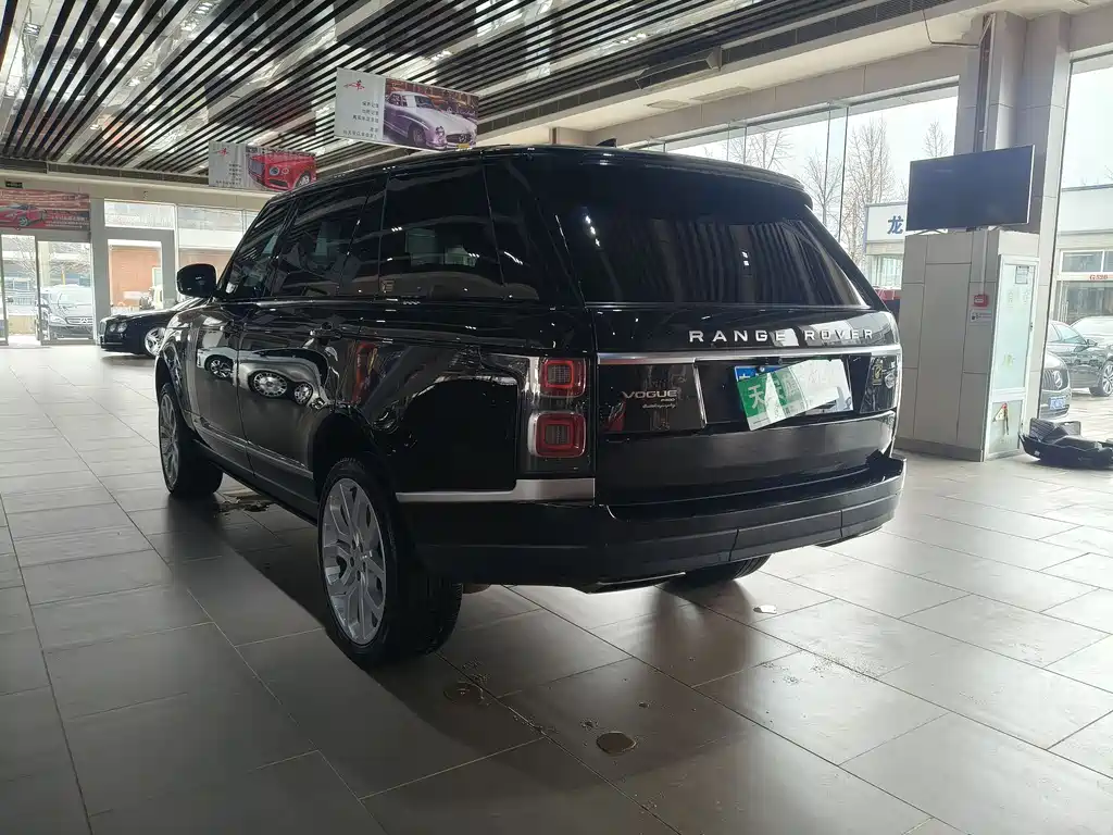Land Rover Range Rover 2022 3.0 L6 400PS Vogue Long Wheelbase Classic Edition 2022 - thumbnail 30