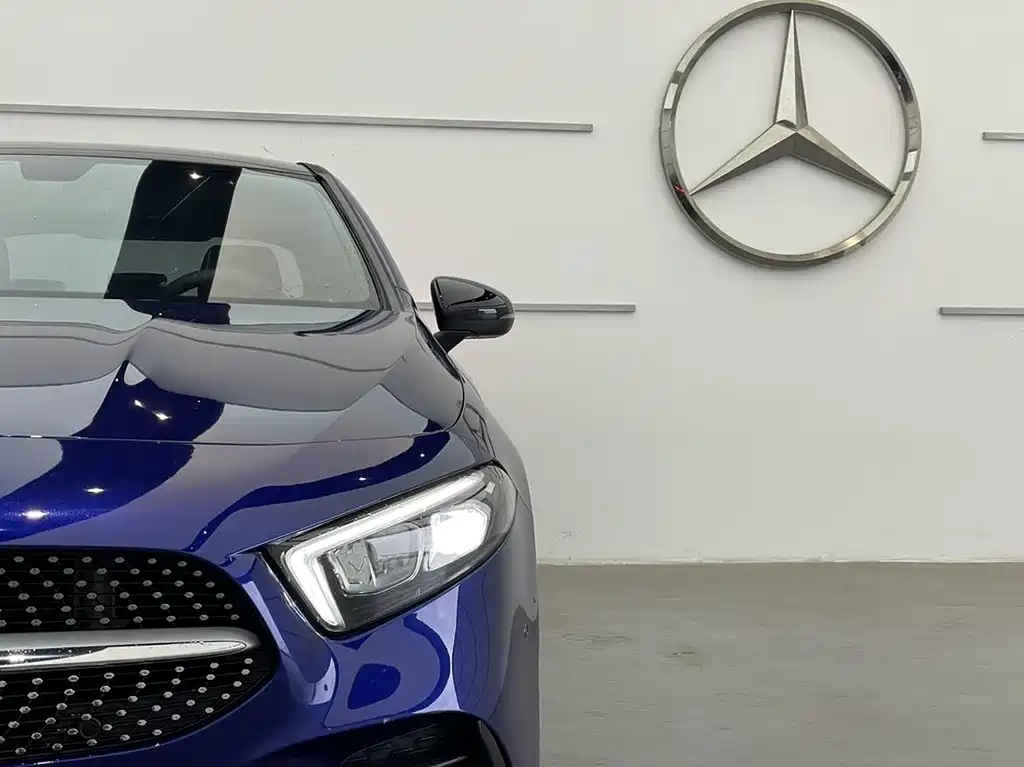 Mercedes-Benz Mercedes-Benz A-Class 2020 Facelift A 200 L Sport Sedan Fashion Edition 2020 - thumbnail 2