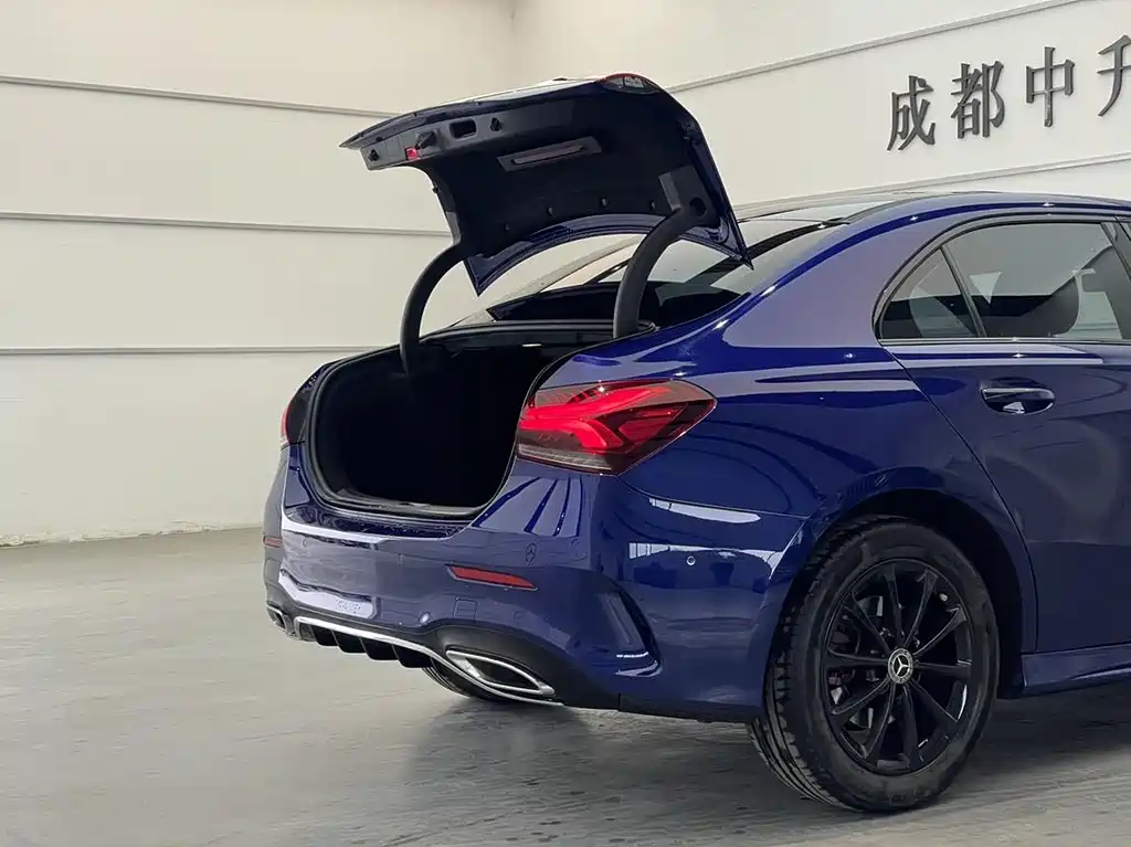 Mercedes-Benz Mercedes-Benz A-Class 2020 Facelift A 200 L Sport Sedan Fashion Edition 2020 - thumbnail 3