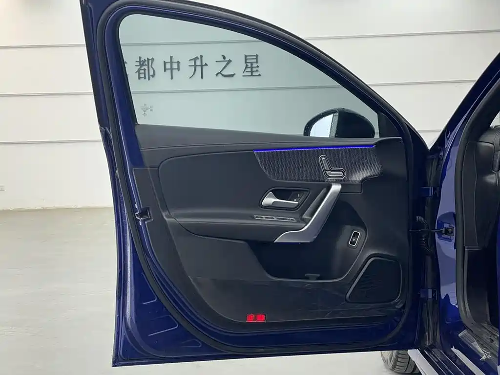 Mercedes-Benz Mercedes-Benz A-Class 2020 Facelift A 200 L Sport Sedan Fashion Edition 2020 - thumbnail 4