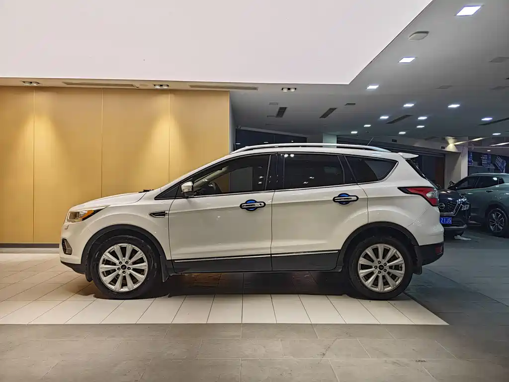 Ford Ford Escape 2018 EcoBoost 180 2WD Luxury Wing Model 2018 - thumbnail 6