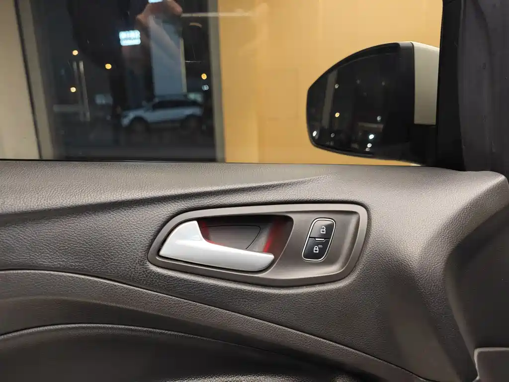 Ford Ford Escape 2018 EcoBoost 180 2WD Luxury Wing Model 2018 - thumbnail 8