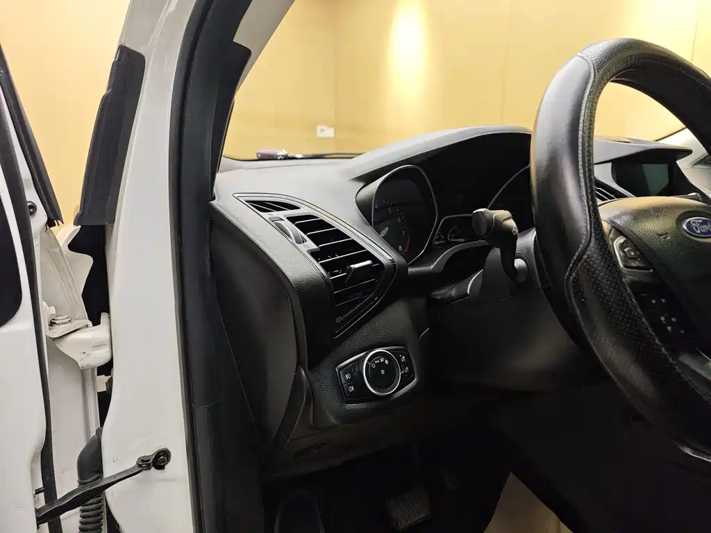 Ford Ford Escape 2018 EcoBoost 180 2WD Luxury Wing Model 2018 - thumbnail 11