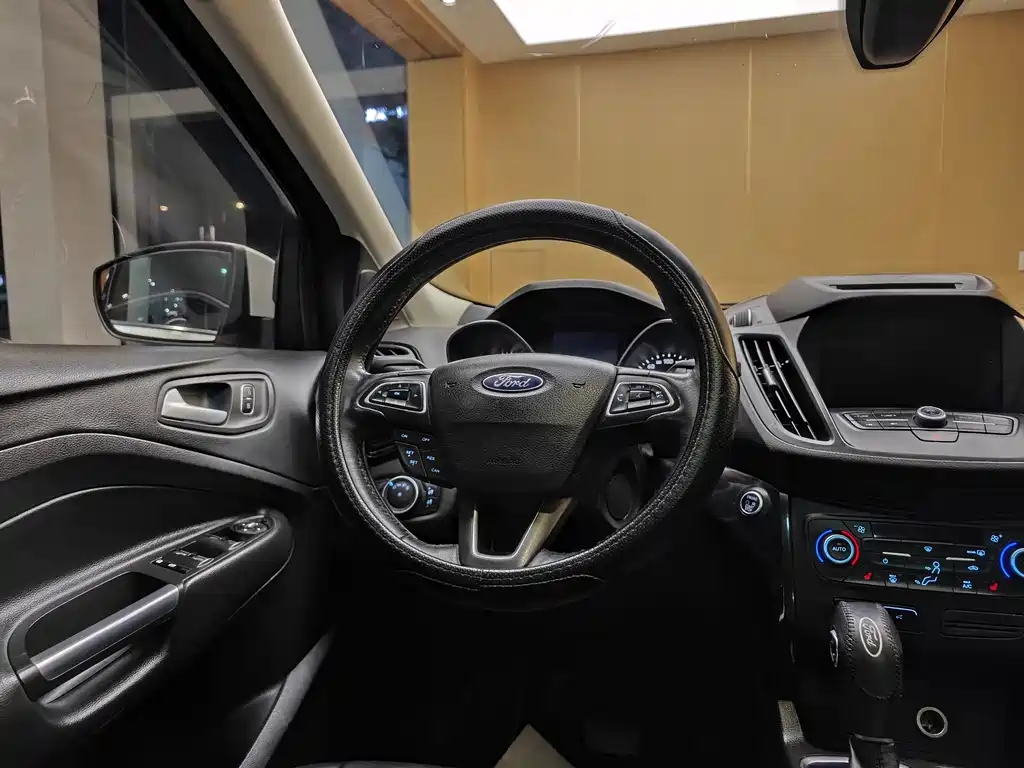 Ford Ford Escape 2018 EcoBoost 180 2WD Luxury Wing Model 2018 - thumbnail 14