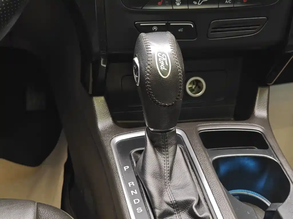 Ford Ford Escape 2018 EcoBoost 180 2WD Luxury Wing Model 2018 - thumbnail 17