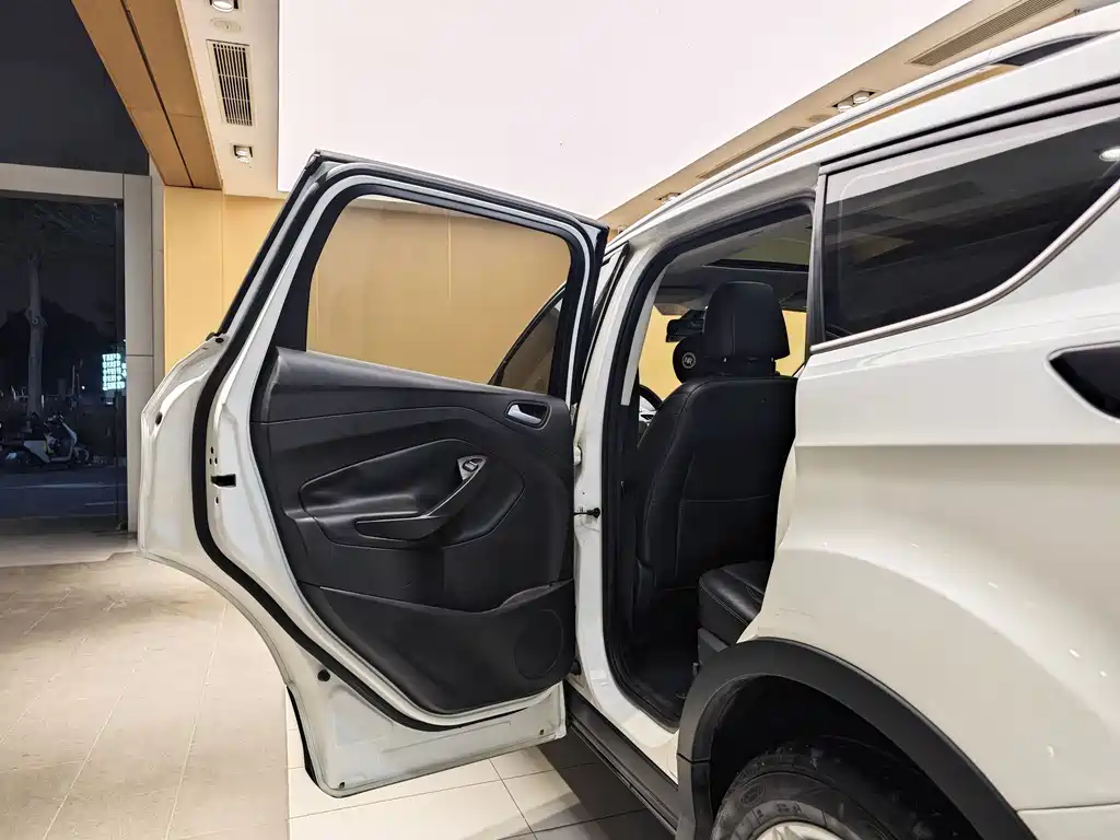 Ford Ford Escape 2018 EcoBoost 180 2WD Luxury Wing Model 2018 - thumbnail 20
