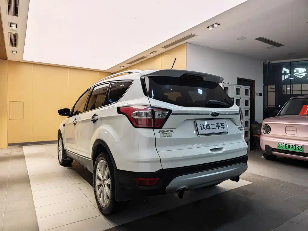 Ford Ford Escape 2018 EcoBoost 180 2WD Luxury Wing Model 2018 - thumbnail 24