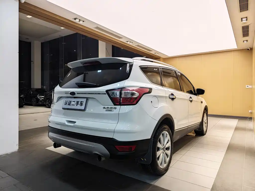Ford Ford Escape 2018 EcoBoost 180 2WD Luxury Wing Model 2018 - thumbnail 28