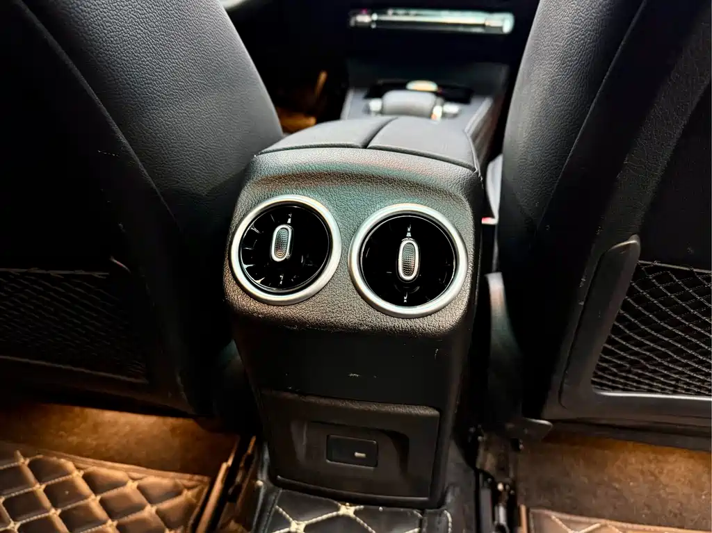 Mercedes-Benz Mercedes-Benz A-Class 2022 Facelift A 200 L Sport Sedan Fashion Edition 2023 - thumbnail 4
