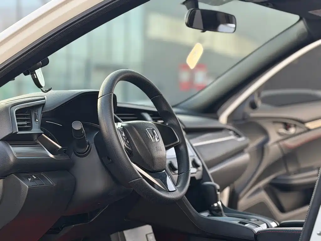 Honda Honda Civic 2021 Hatchback 220TURBO CVT Sport Edition 2021 - thumbnail 4