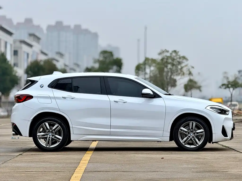 BMW BMW X2 2022 sDrive25i M Sport Package 2022 - thumbnail 5