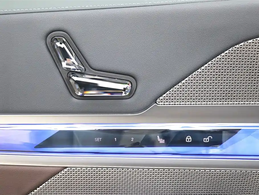 BMW BMW 7 Series 2023 735Li M Sport Package 2024 - thumbnail 11