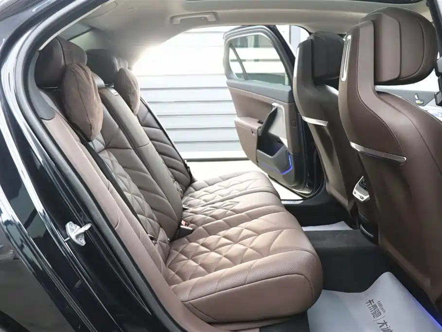 BMW BMW 7 Series 2023 735Li M Sport Package 2024 - thumbnail 23