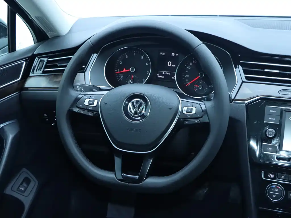 Volkswagen Magotan 2018 Facelift 330TSI DSG Luxury Edition 2018 - thumbnail 16