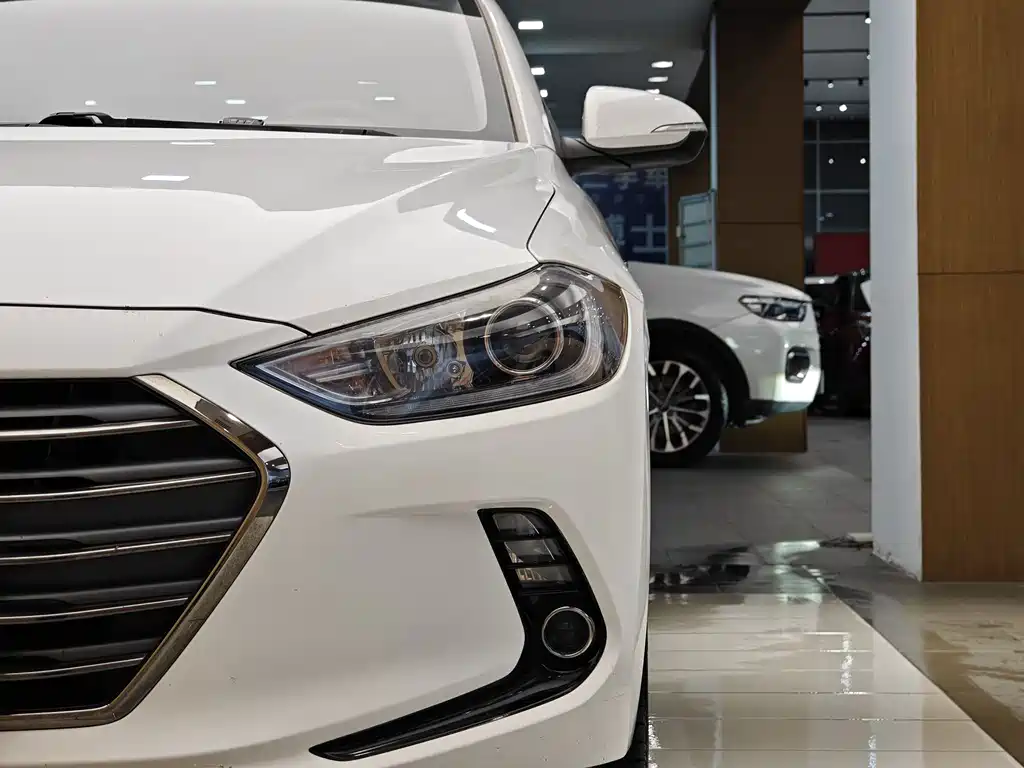 Hyundai Elantra 2016 1.6L Automatic Smart Elite 2018 - thumbnail 2