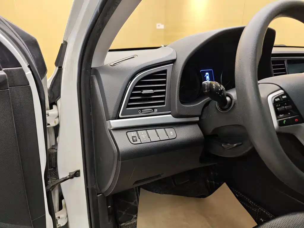 Hyundai Elantra 2016 1.6L Automatic Smart Elite 2018 - thumbnail 11