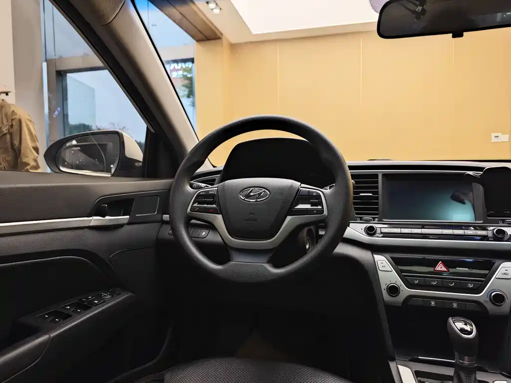 Hyundai Elantra 2016 1.6L Automatic Smart Elite 2018 - thumbnail 14