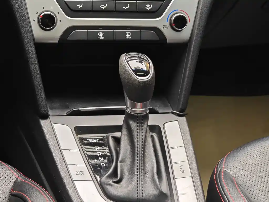 Hyundai Elantra 2016 1.6L Automatic Smart Elite 2018 - thumbnail 17