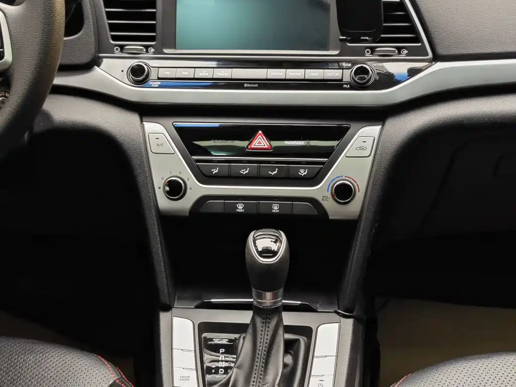 Hyundai Elantra 2016 1.6L Automatic Smart Elite 2018 - thumbnail 18