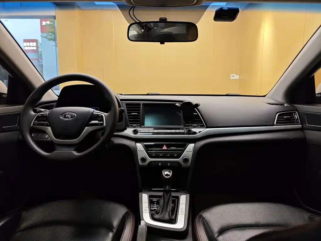 Hyundai Elantra 2016 1.6L Automatic Smart Elite 2018 - thumbnail 19