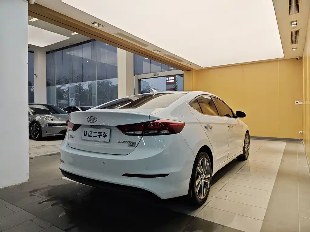 Hyundai Elantra 2016 1.6L Automatic Smart Elite 2018 - thumbnail 27