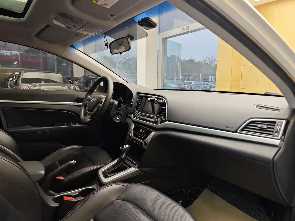 Hyundai Elantra 2016 1.6L Automatic Smart Elite 2018 - thumbnail 29