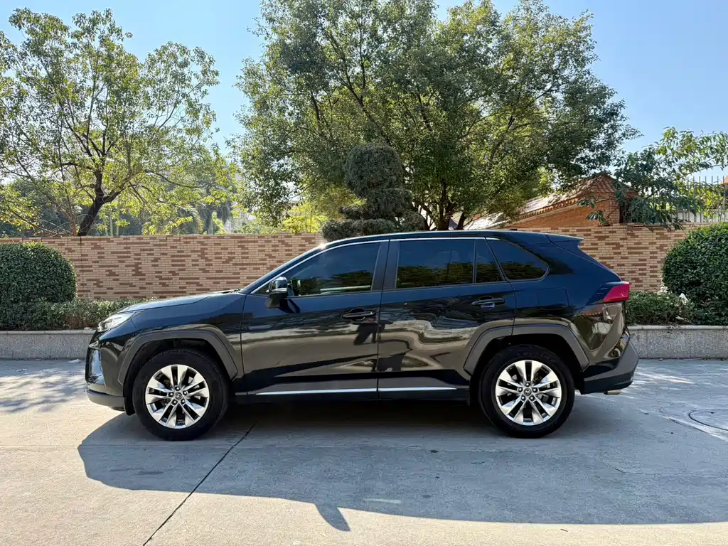 Toyota Venza 2021 2.0L CVT 2WD Luxury Edition 2021 - thumbnail 4