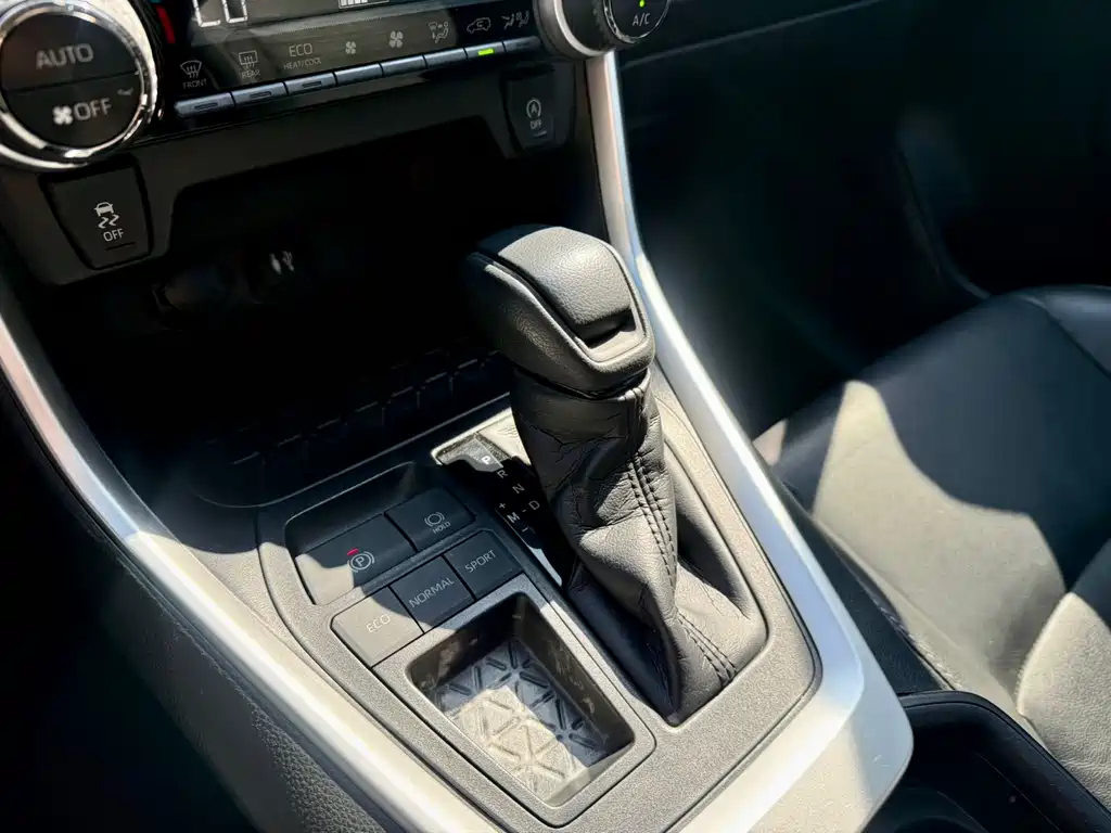 Toyota Venza 2021 2.0L CVT 2WD Luxury Edition 2021 - thumbnail 13