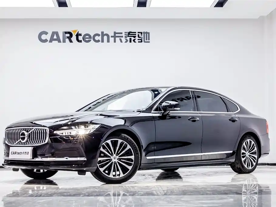 Volvo Volvo S90 2024 B5 Momentum Luxury Edition 2025
