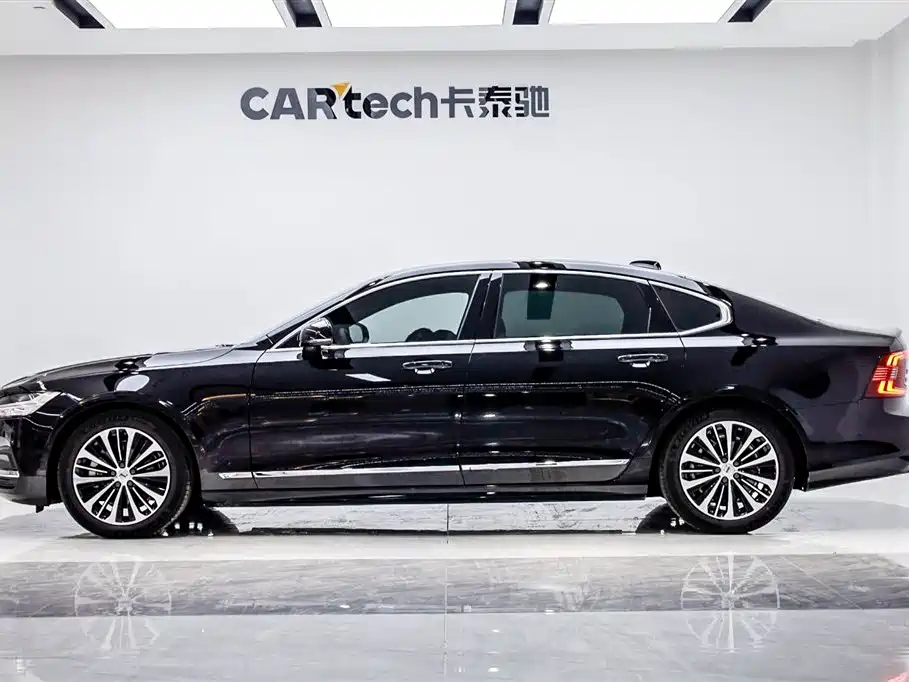 Volvo Volvo S90 2024 B5 Momentum Luxury Edition 2025 - thumbnail 3