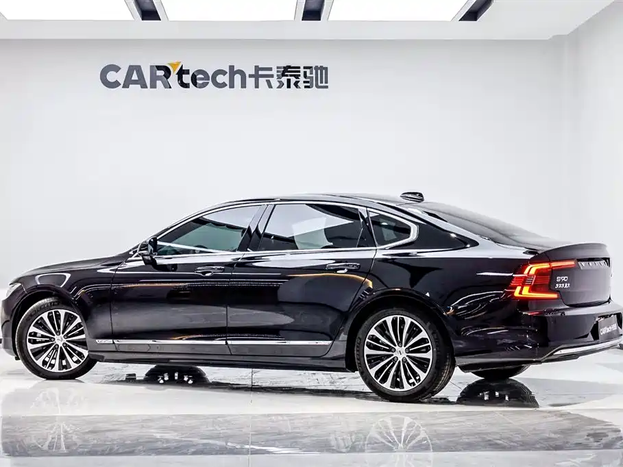 Volvo Volvo S90 2024 B5 Momentum Luxury Edition 2025 - thumbnail 4