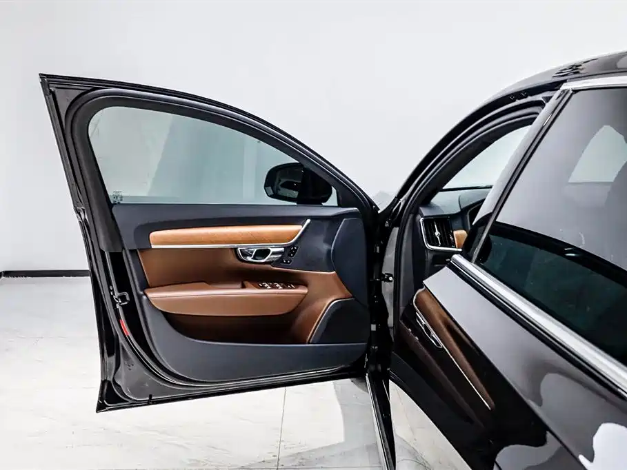 Volvo Volvo S90 2024 B5 Momentum Luxury Edition 2025 - thumbnail 7