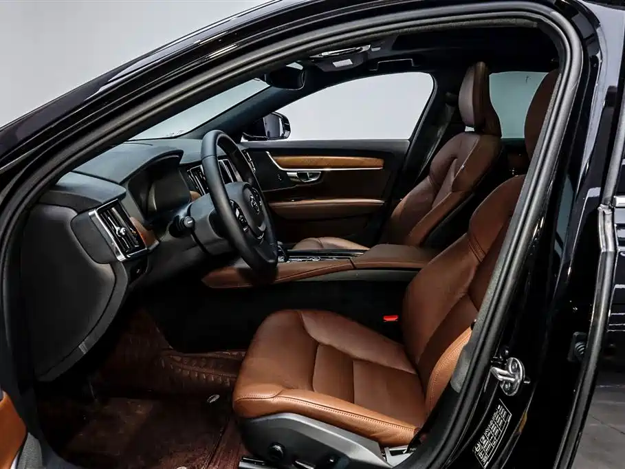 Volvo Volvo S90 2024 B5 Momentum Luxury Edition 2025 - thumbnail 8