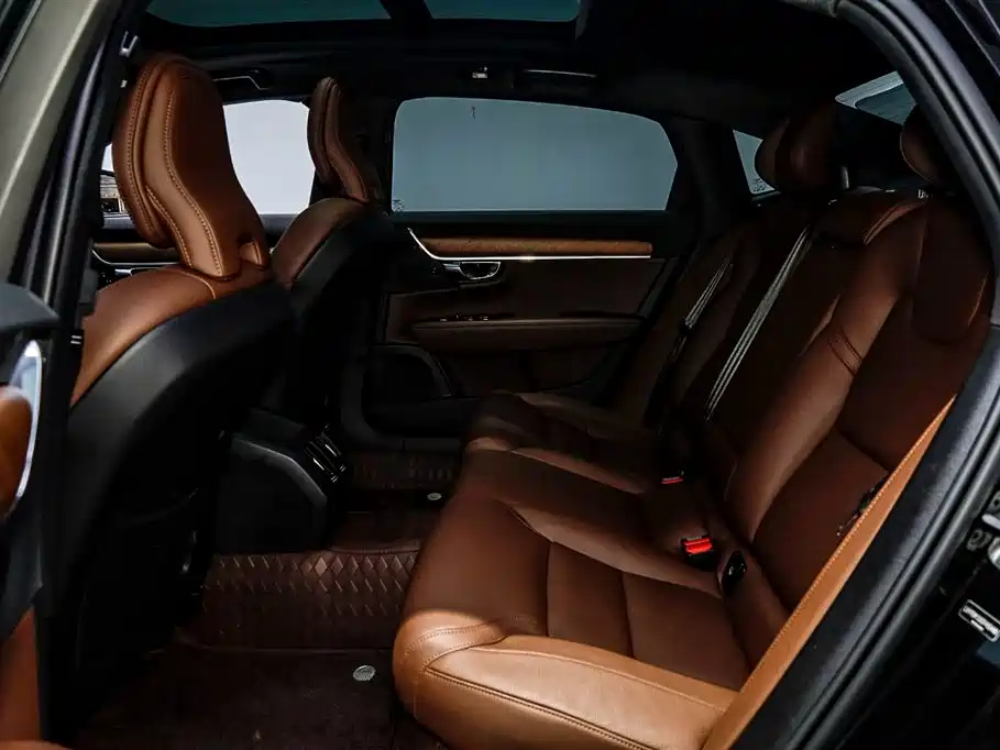 Volvo Volvo S90 2024 B5 Momentum Luxury Edition 2025 - thumbnail 9
