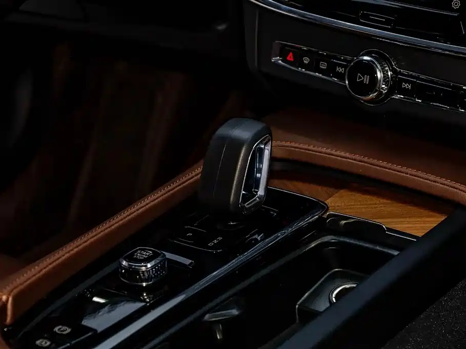 Volvo Volvo S90 2024 B5 Momentum Luxury Edition 2025 - thumbnail 14