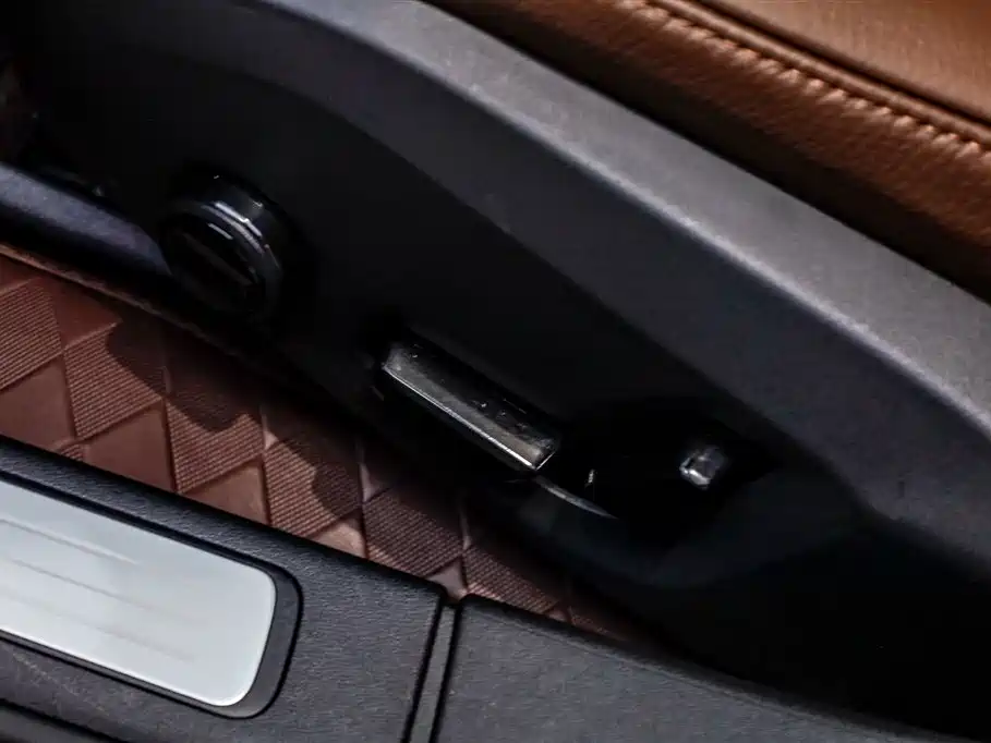 Volvo Volvo S90 2024 B5 Momentum Luxury Edition 2025 - thumbnail 25