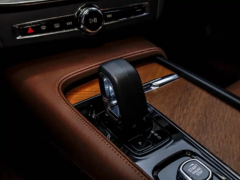 Volvo Volvo S90 2024 B5 Momentum Luxury Edition 2025 - thumbnail 29