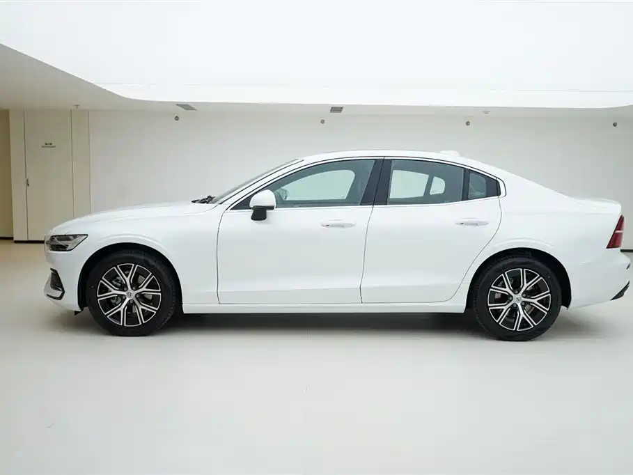 Volvo Volvo S60 2026 B4 R-Design Luxury 2026 - thumbnail 3
