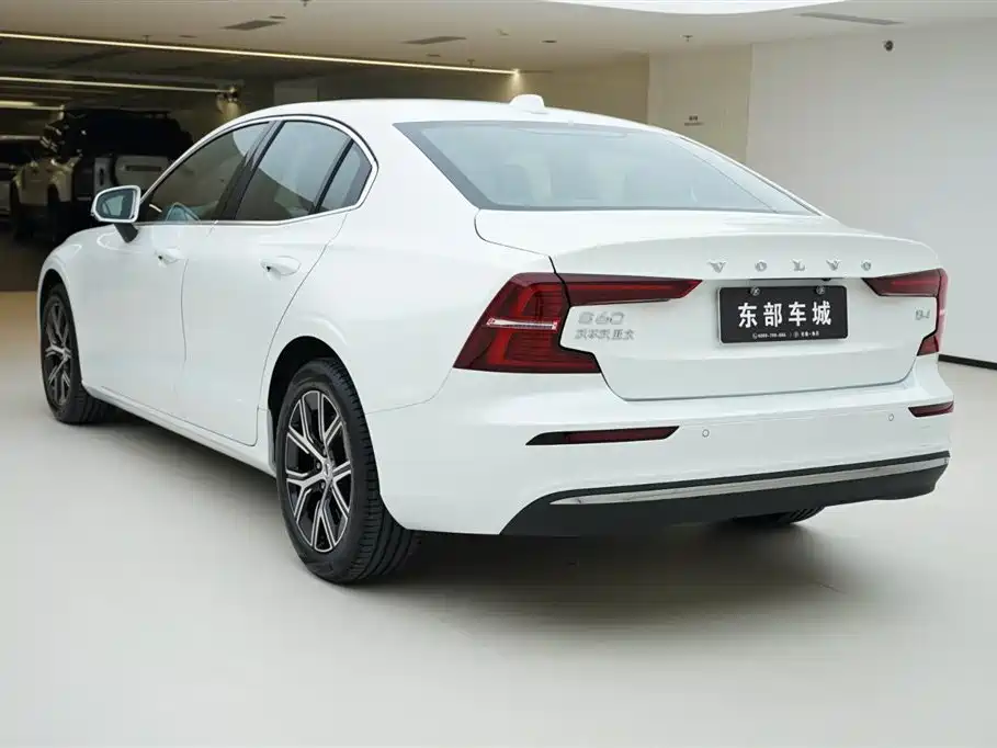 Volvo Volvo S60 2026 B4 R-Design Luxury 2026 - thumbnail 5