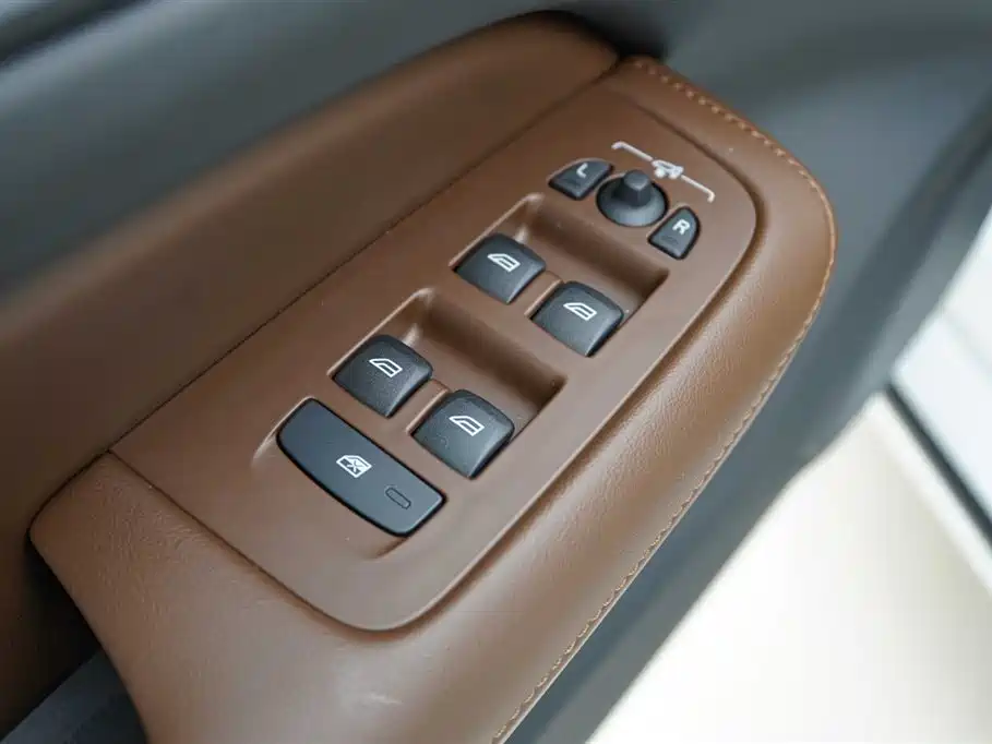 Volvo Volvo S60 2026 B4 R-Design Luxury 2026 - thumbnail 10