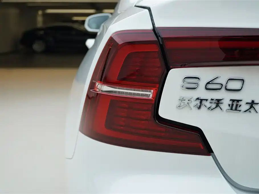 Volvo Volvo S60 2026 B4 R-Design Luxury 2026 - thumbnail 16