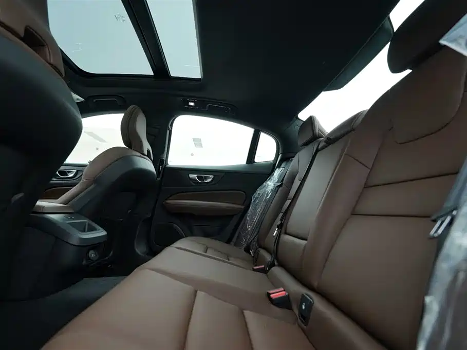 Volvo Volvo S60 2026 B4 R-Design Luxury 2026 - thumbnail 21